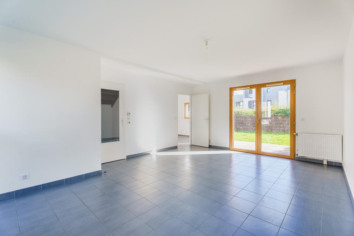 
																																							4 pièces - 
																																						RDC - 89m² - 1 230,94 € - Photo #2