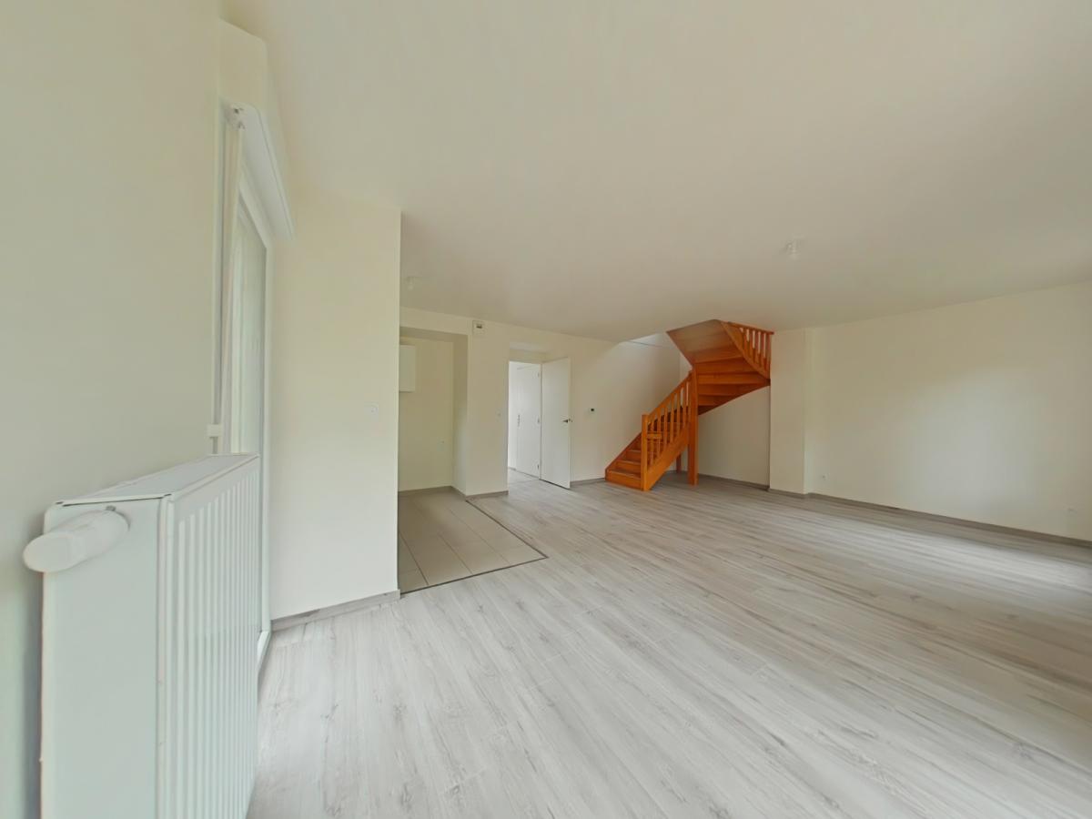 4 pièces - RDC - 83m² - 883,21 € - Photo #0