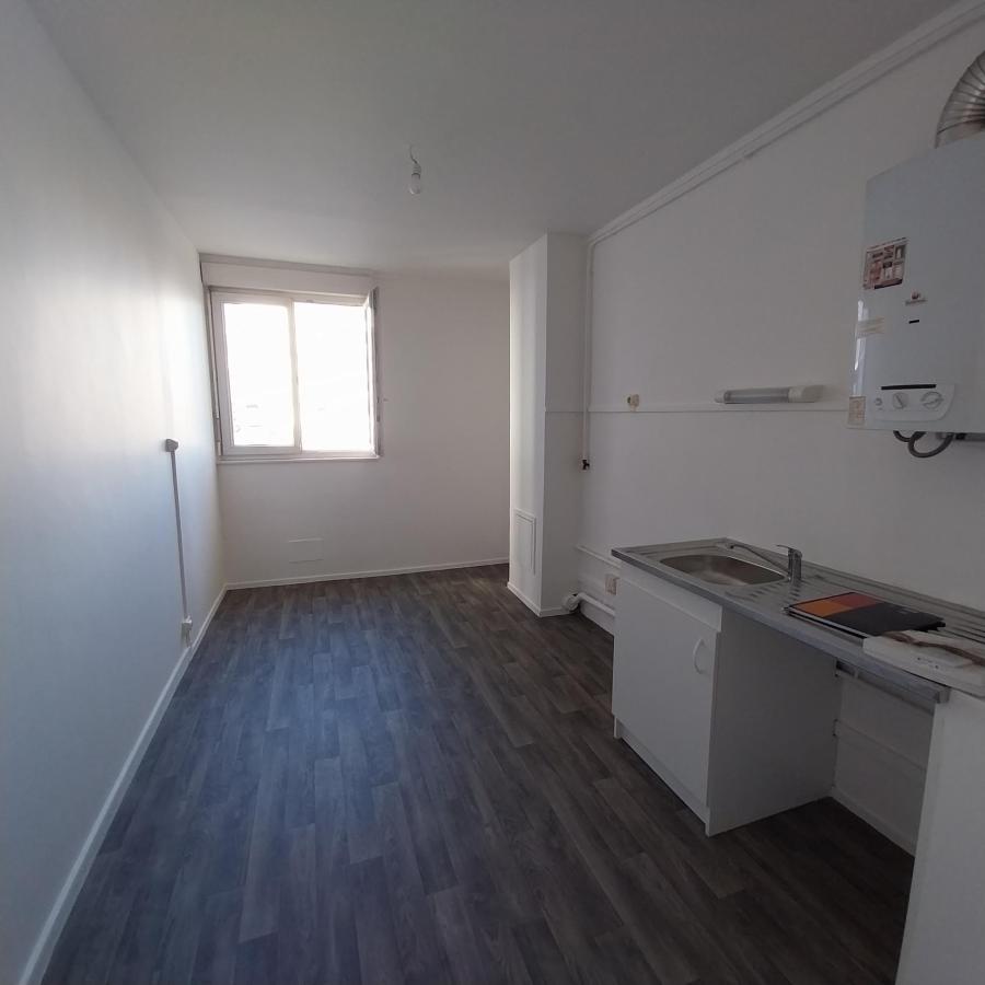 
																			4 pièces - 
																		3ème étage - 77m² - 156 000 € - Photo #3