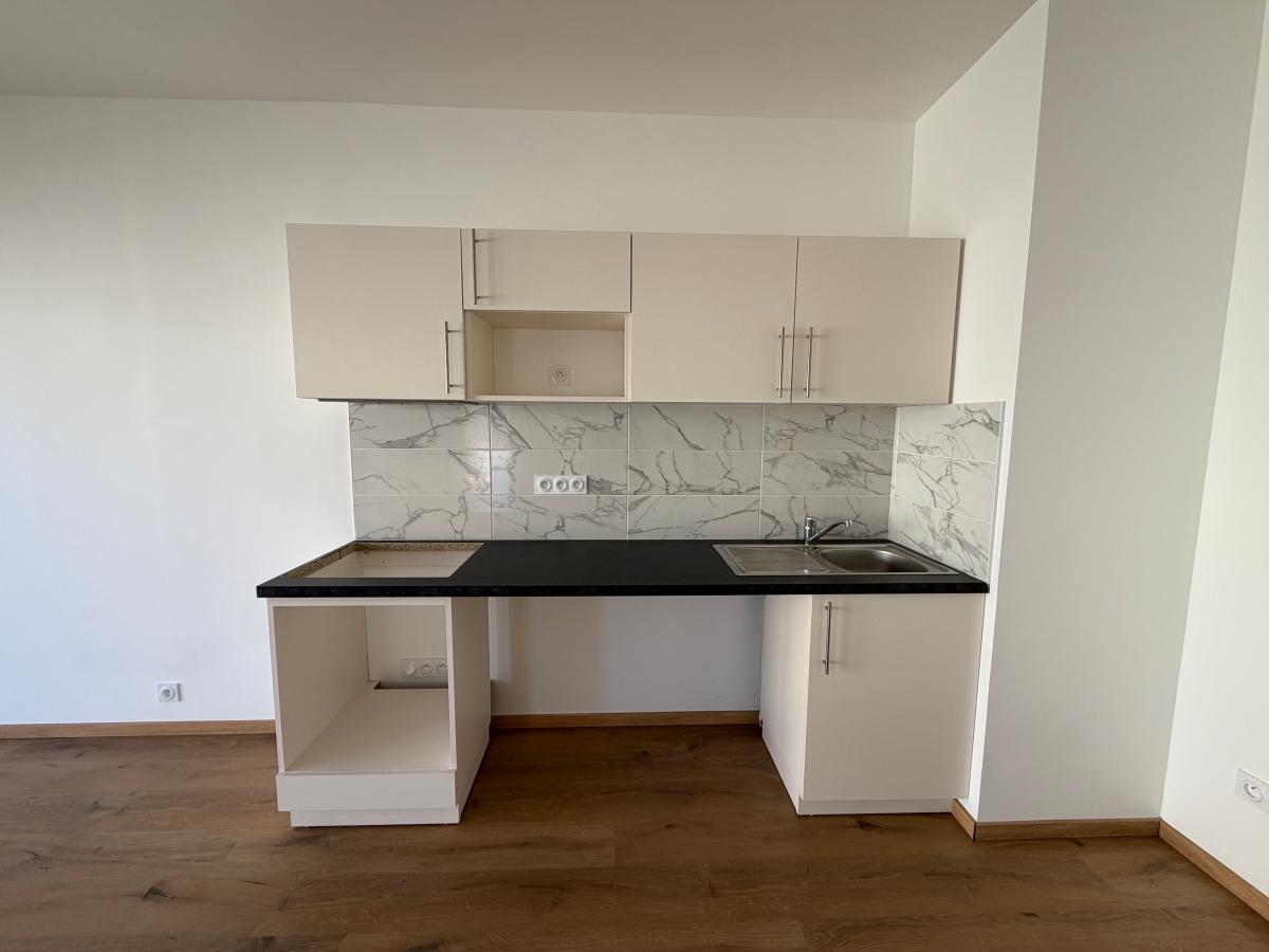 4 pièces - RDC - 83m² - 815,13 € - Photo #2