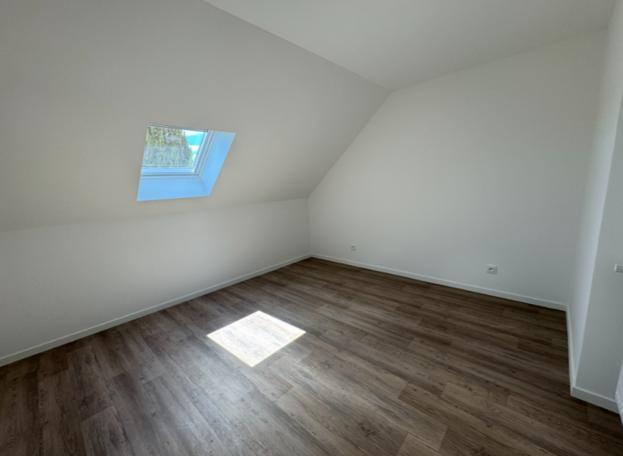 
																																							4 pièces - 
																																						RDC - 86m² - 858,78 € - Photo #2