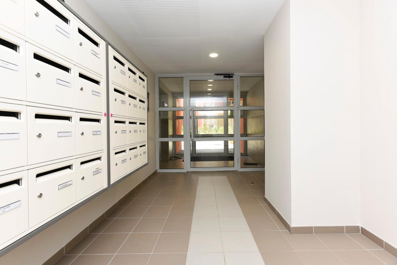 3 pièces - 1er étage - 64m² - 930,56 € - Photo #2