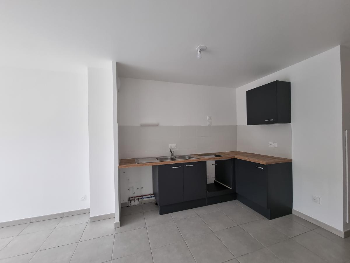 
																																							4 pièces - 
																																						RDC - 86m² - 1 027,53 € - Photo #1