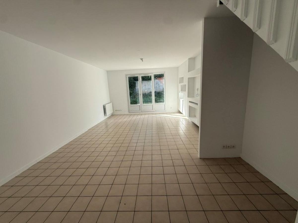 5 pièces - RDC - 100m² - 1 807,61 € - Photo #2