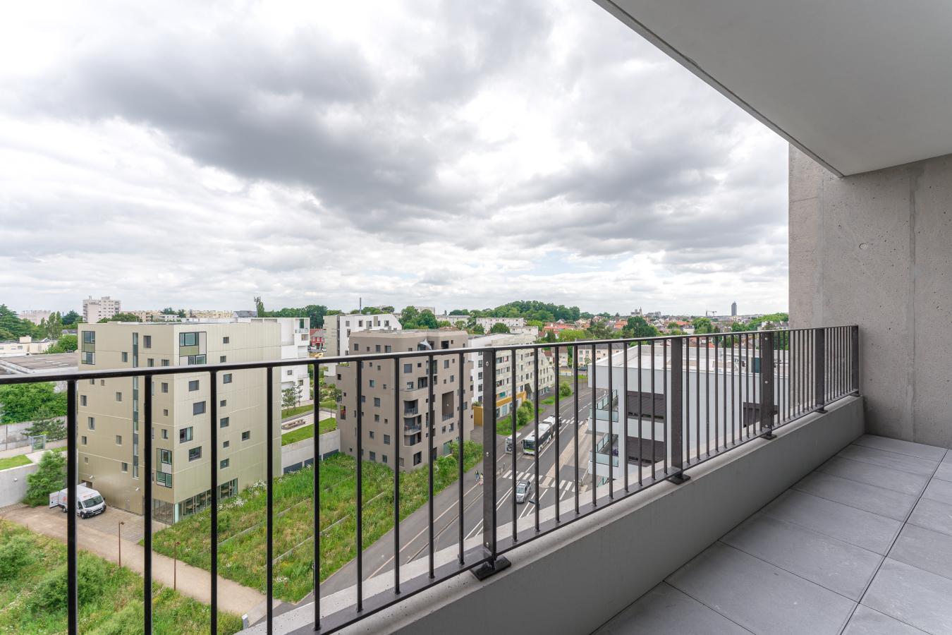 
																																							3 pièces - 
																																						8ème étage - 70m² - 1 048,99 € - Photo #4