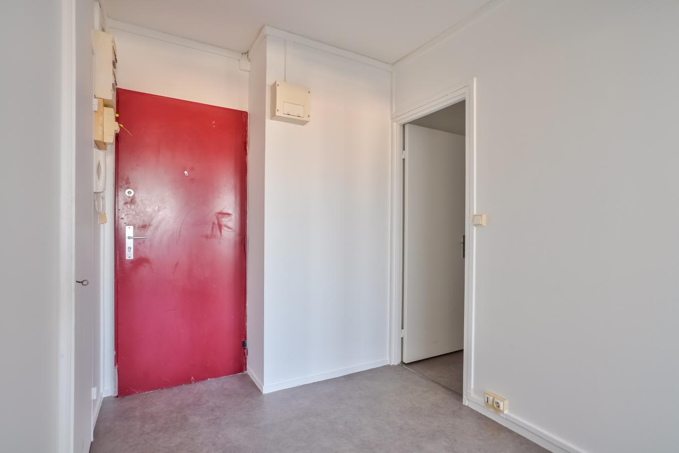 
																			1 pièce - 
																		12ème étage - 32m² - 556,44 € - Photo #2
