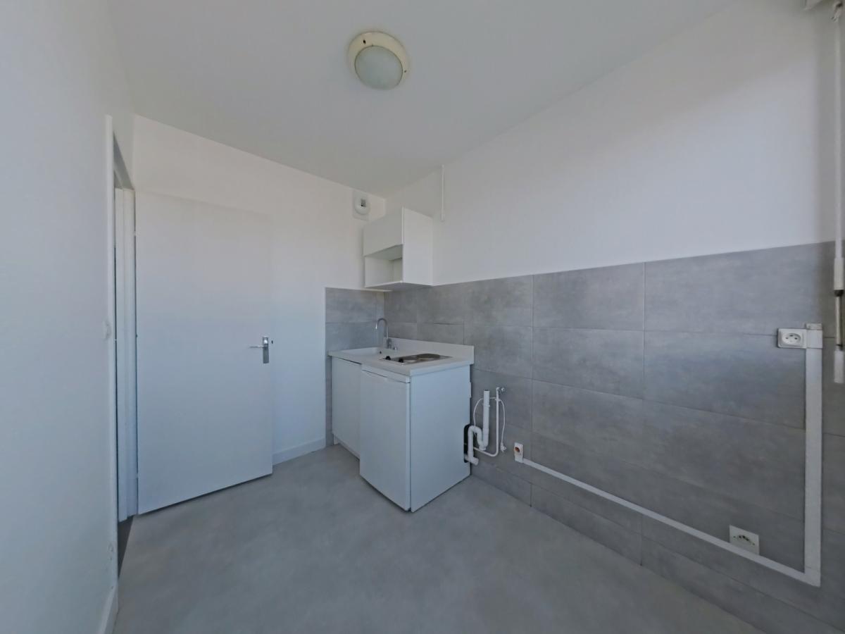 
																			1 pièce - 
																		4ème étage - 28m² - 462,51 € - Photo #1