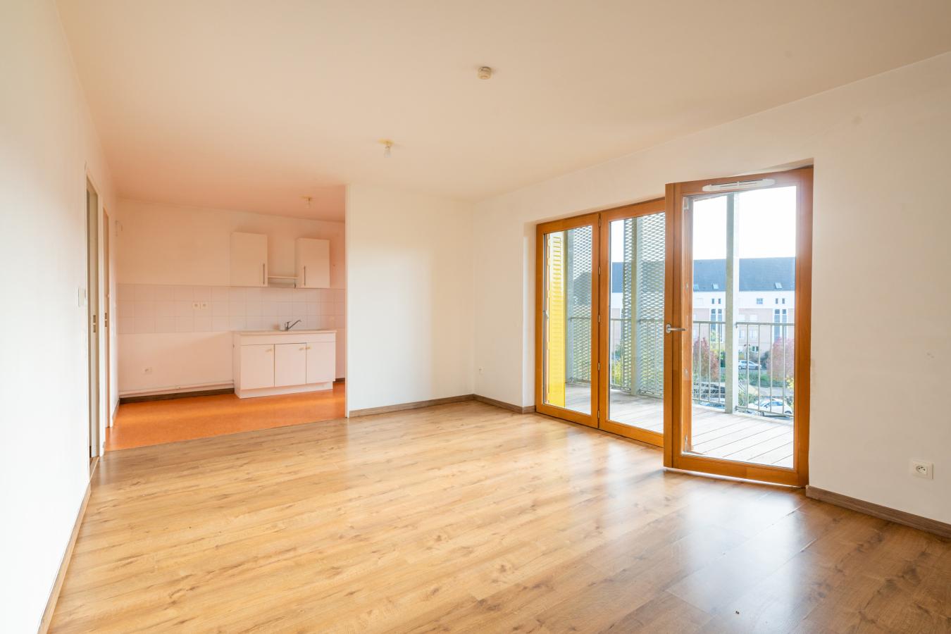 
																																							4 pièces - 
																																						1er étage - 85m² - 1 085,33 € - Photo #2