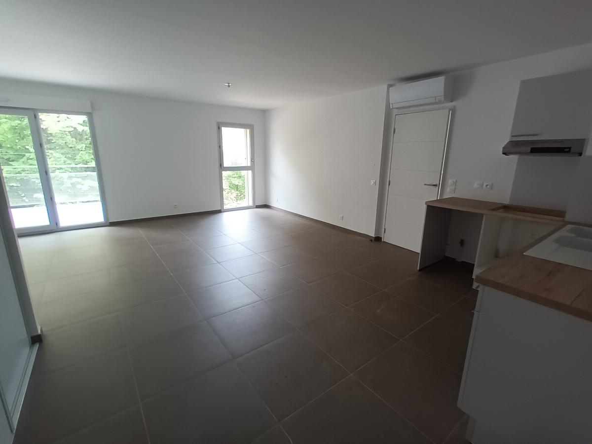 
																																							3 pièces - 
																																						1er étage - 82m² - 1 733,92 € - Photo #4