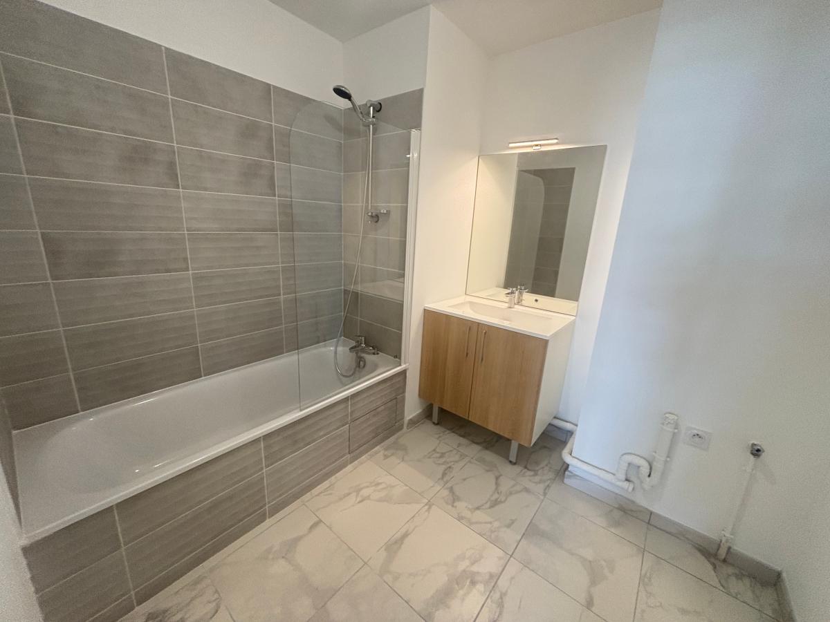 
																																							3 pièces - 
																																						3ème étage - 64m² - 717,83 € - Photo #5
