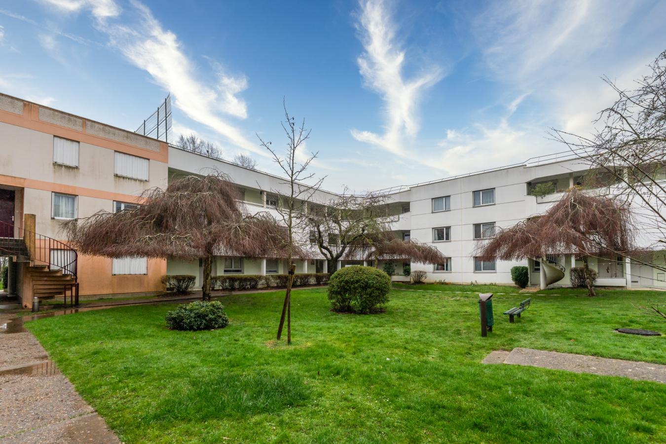 
																																							3 pièces - 
																																						1er étage - 78m² - 1 324,22 € - Photo #1