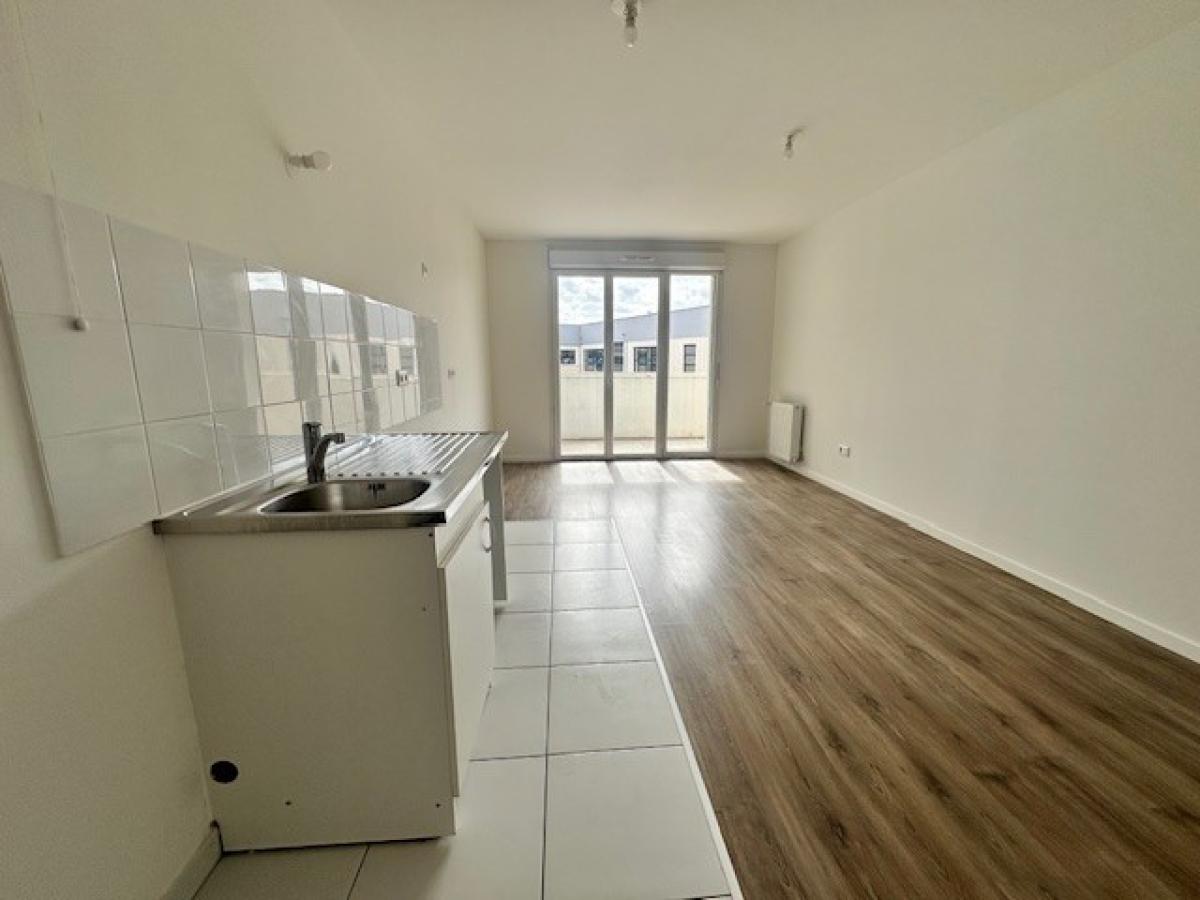 
																																							4 pièces - 
																																						3ème étage - 76m² - 1 318,26 € - Photo #1
