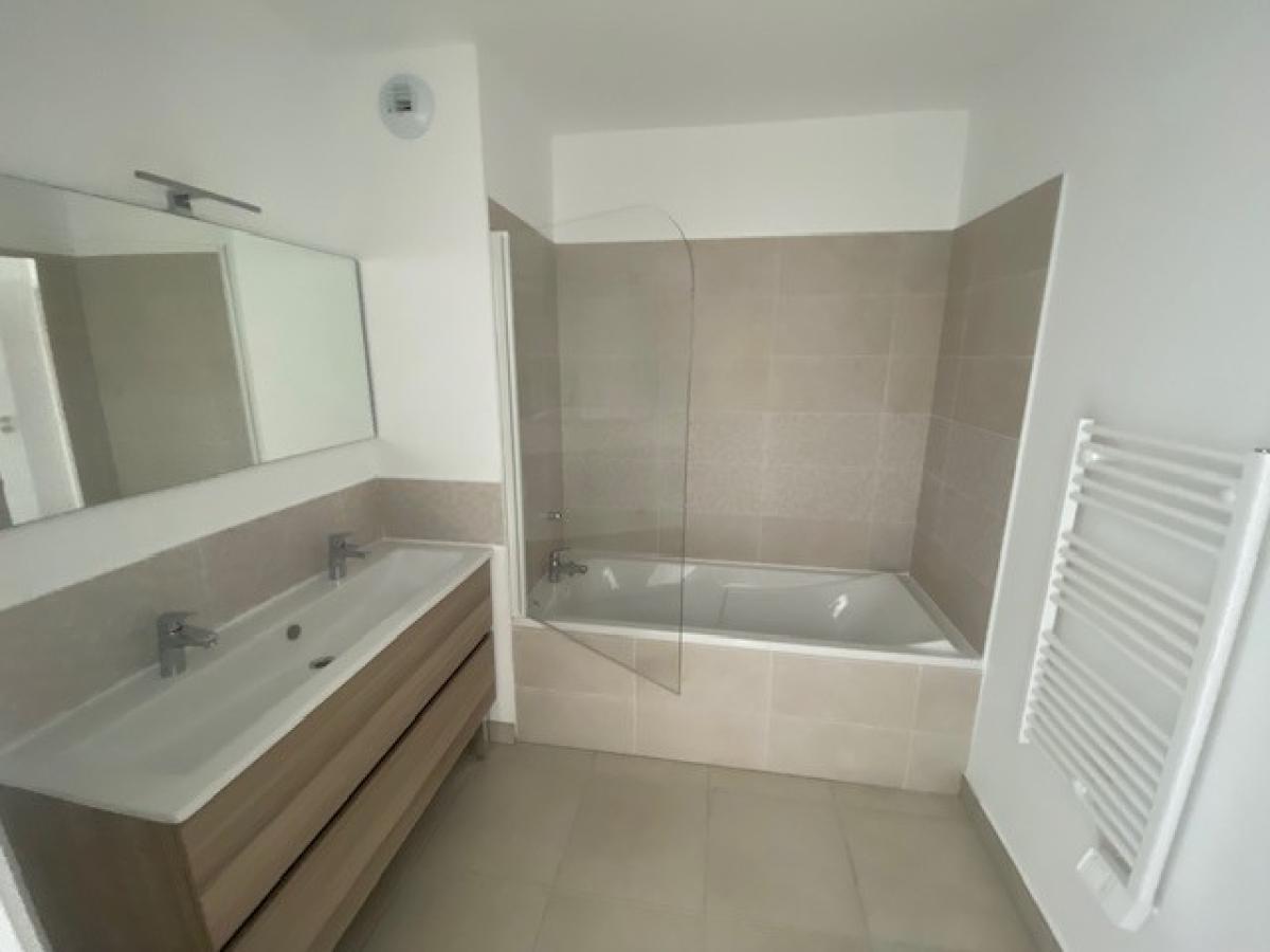 4 pièces - 1er étage - 88m² - 920,61 € - Photo #3