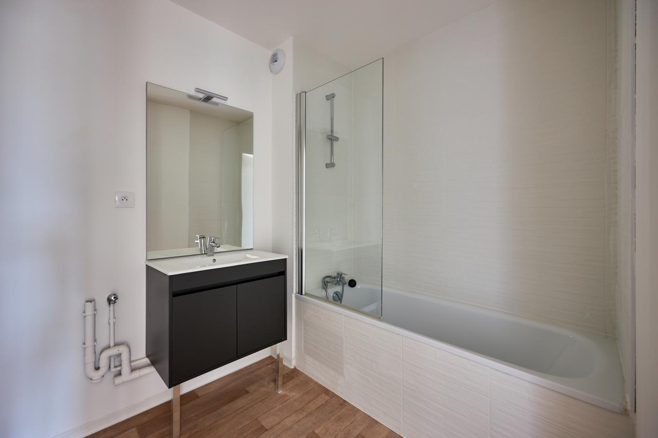
																																							3 pièces - 
																																						RDC - 60m² - 811,68 € - Photo #2