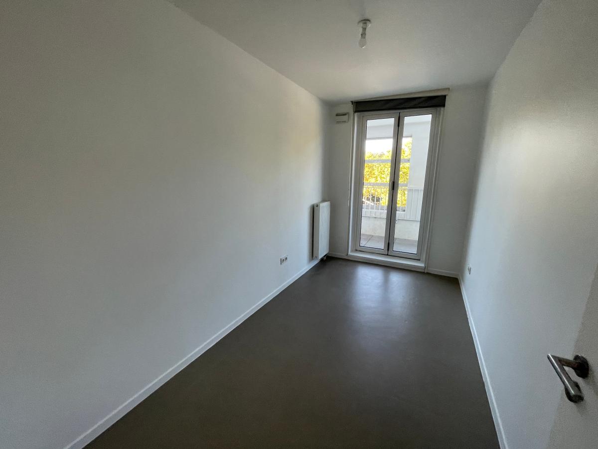 
																			5 pièces - 
																		1er étage - 92m² - 2 343,27 € - Photo #4