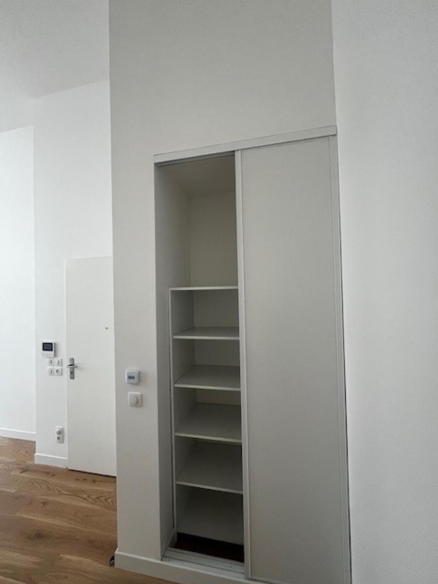 
																			1 pièce - 
																		RDC - 29m² - 1 090,98 € - Photo #2