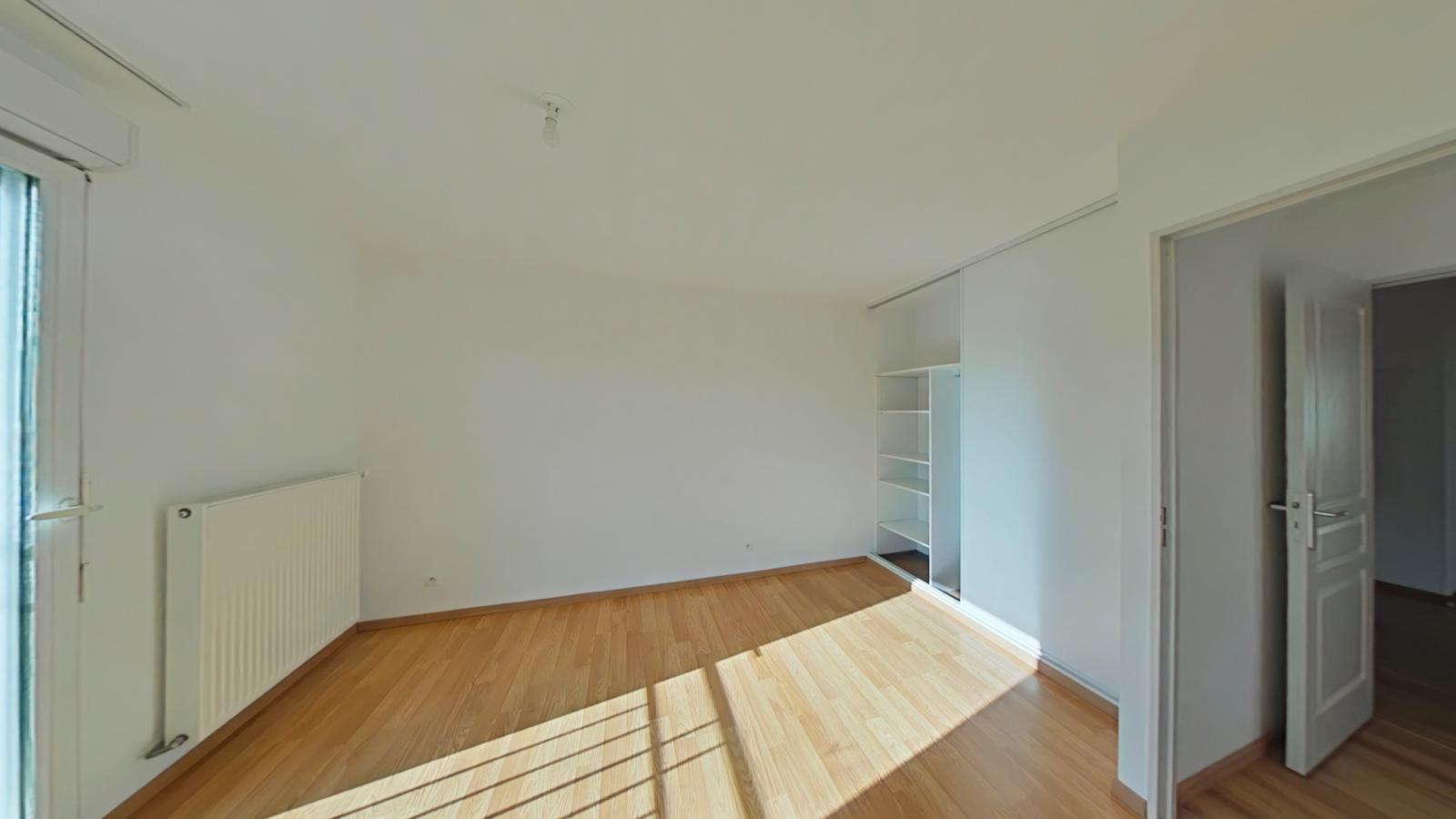 
																																							4 pièces - 
																																						2ème étage - 93m² - 1 128,58 € - Photo #5