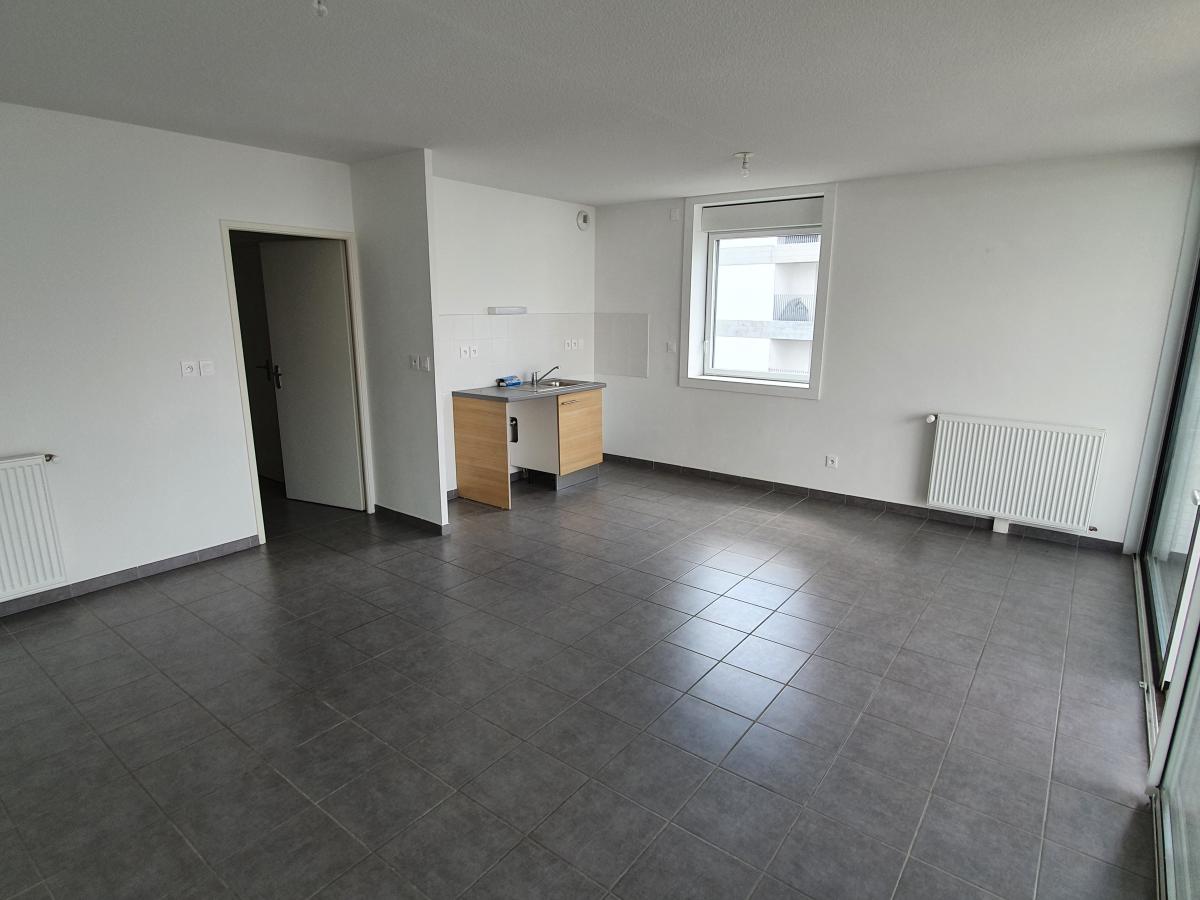 3 pièces - 1er étage - 68m² - 866,68 € - Photo #1