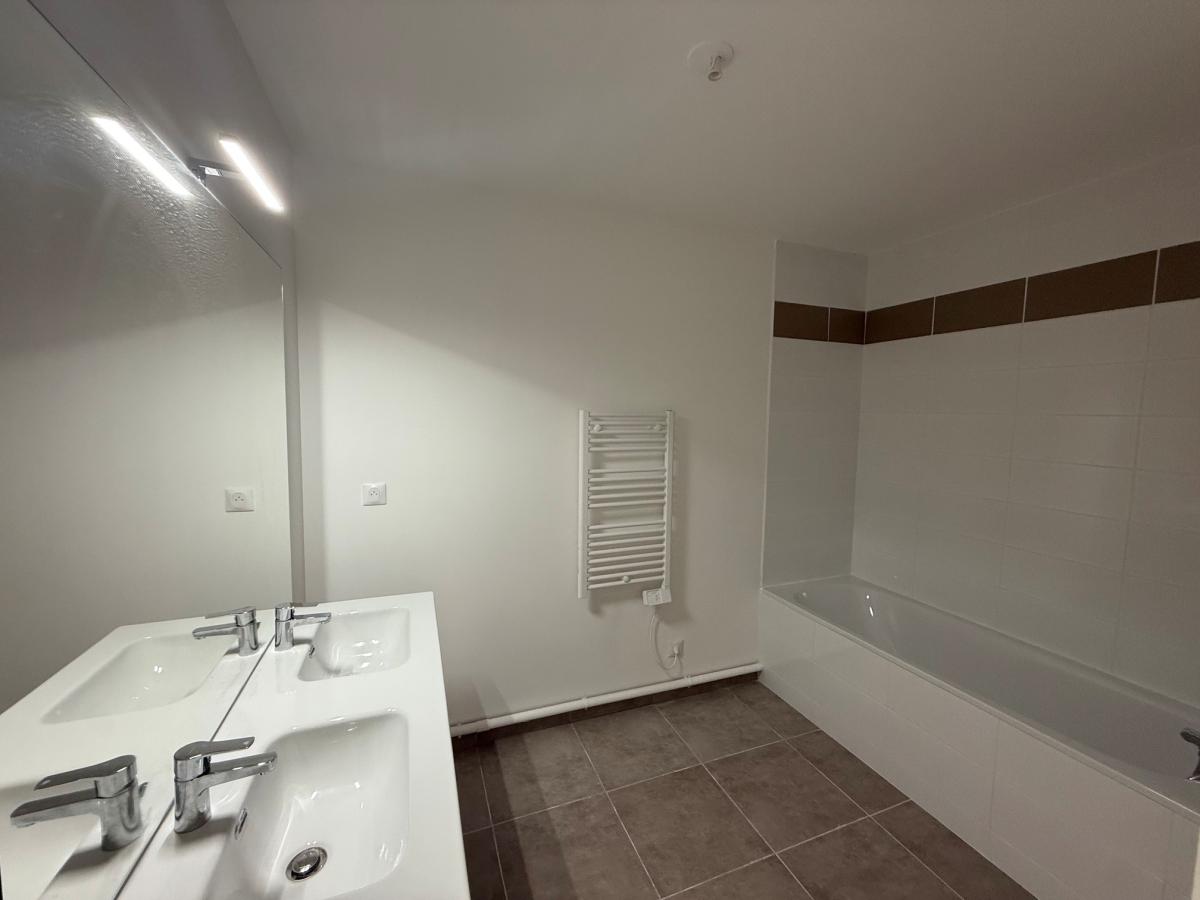 
																																							4 pièces - 
																																						1er étage - 77m² - 755,14 € - Photo #6
