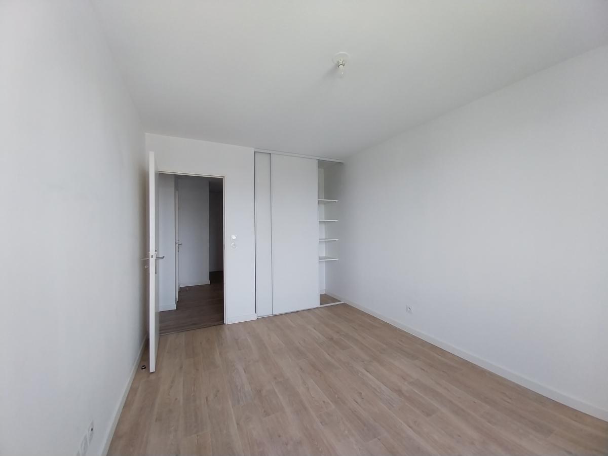 
																																							3 pièces - 
																																						7ème étage - 66m² - 886,29 € - Photo #6
