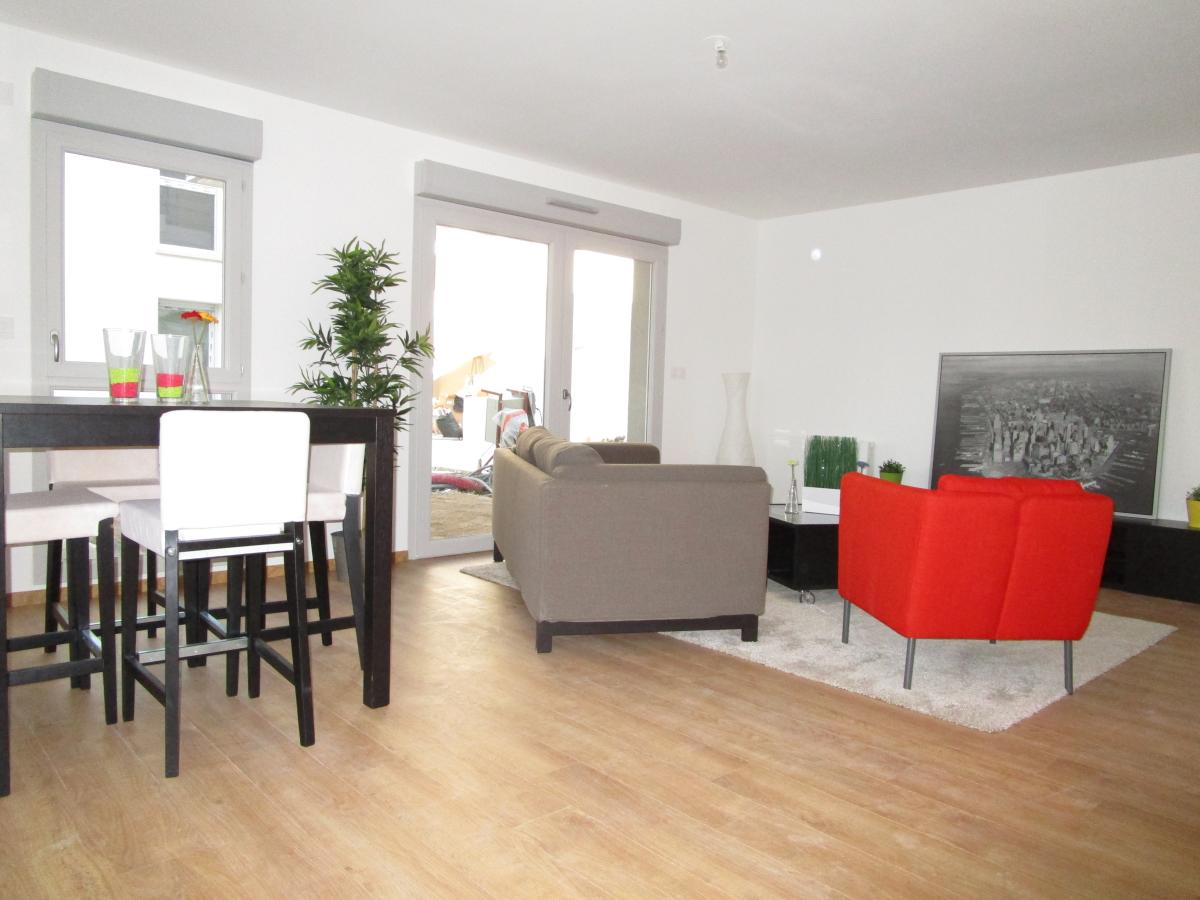 
																																							4 pièces - 
																																						RDC - 84m² - 882,46 € - Photo #1