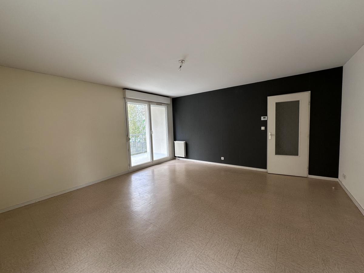 
																																							3 pièces - 
																																						1er étage - 73m² - 826,86 € - Photo #1