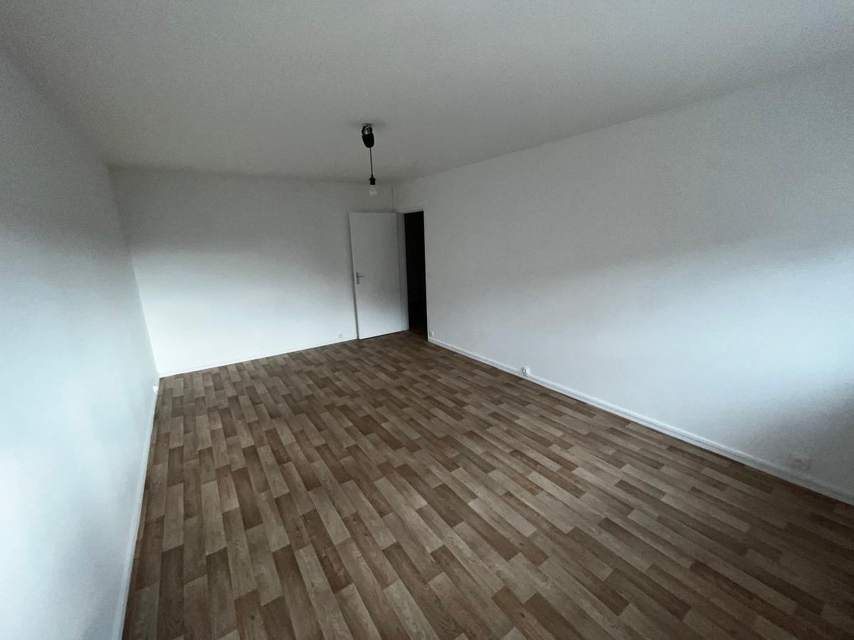 3 pièces - 10ème étage - 63m² - 1 563,76 € - Photo #2