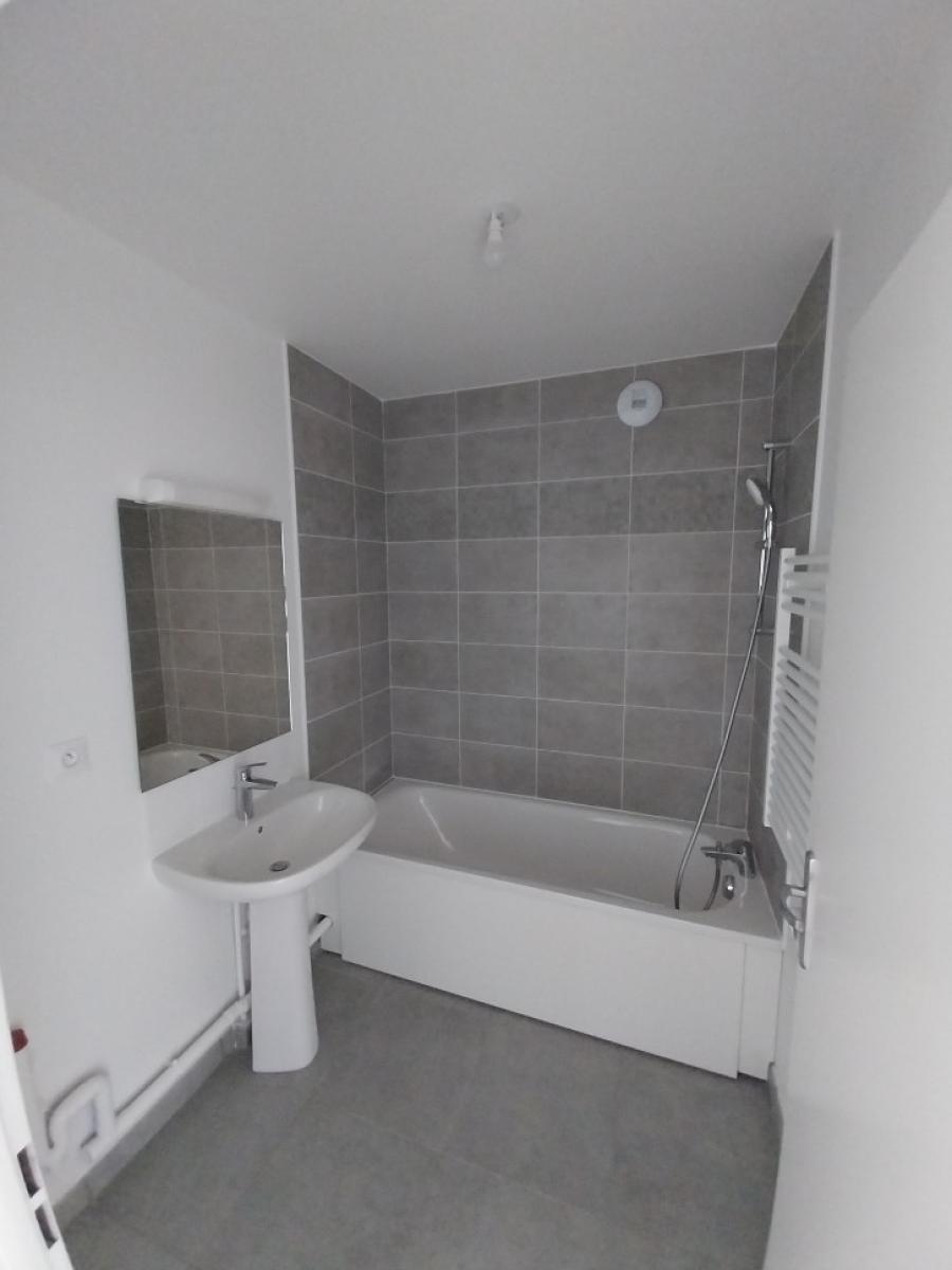 
																																							4 pièces - 
																																						3ème étage - 86m² - 1 042,14 € - Photo #7