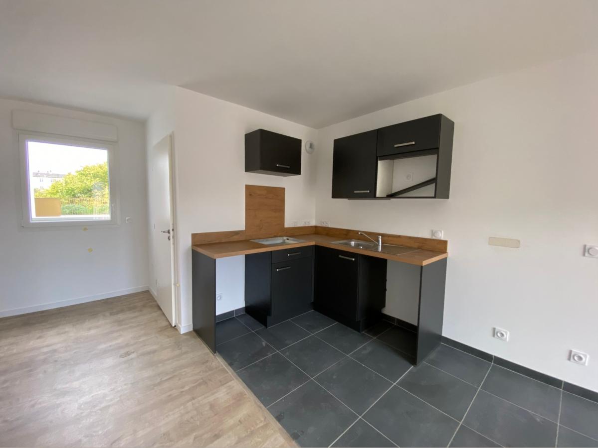 
																			3 pièces - 
																		1er étage - 70m² - 1 037,96 € - Photo #1
