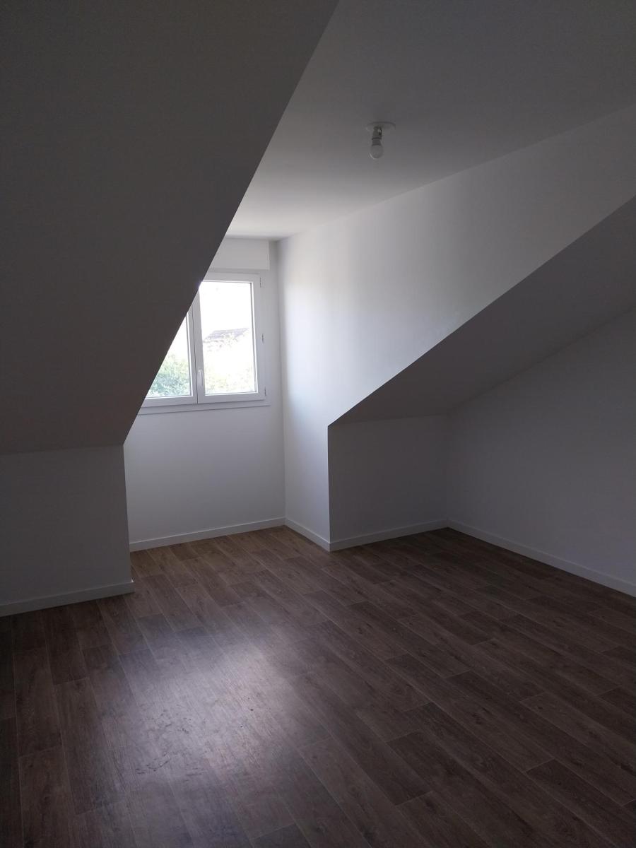 
																																							3 pièces - 
																																						2ème étage - 64m² - 1 053,58 € - Photo #4