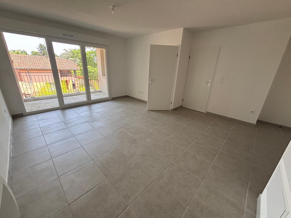2 pièces - 1er étage - 47m² - 560,33 € - Photo #2