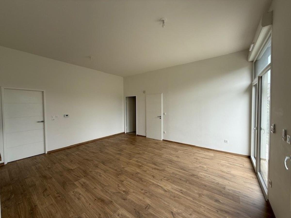 
																			2 pièces - 
																		RDC - 53m² - 873,80 € - Photo #3