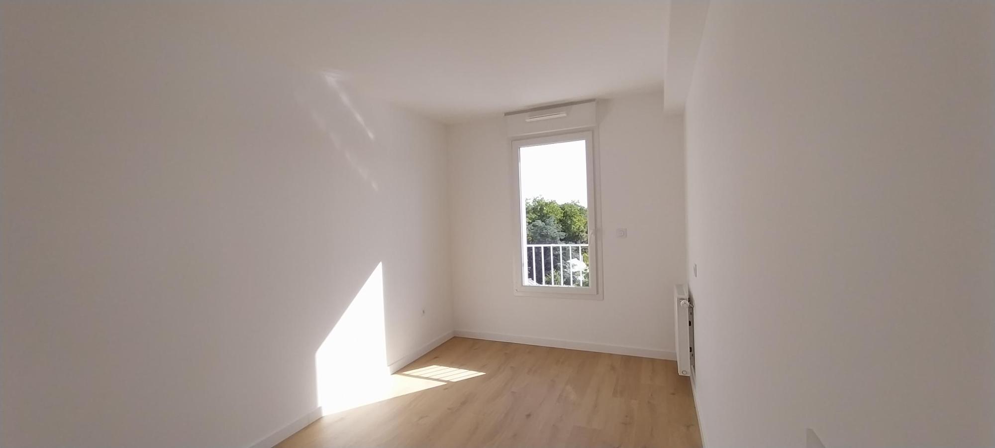 4 pièces - 1er étage - 90m² - 1 223,55 € - Photo #3