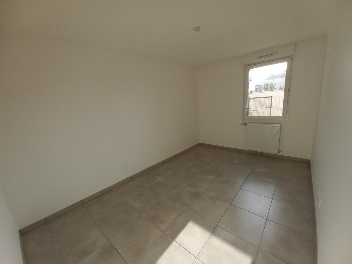 
																																							2 pièces - 
																																						RDC - 48m² - 574,30 € - Photo #2