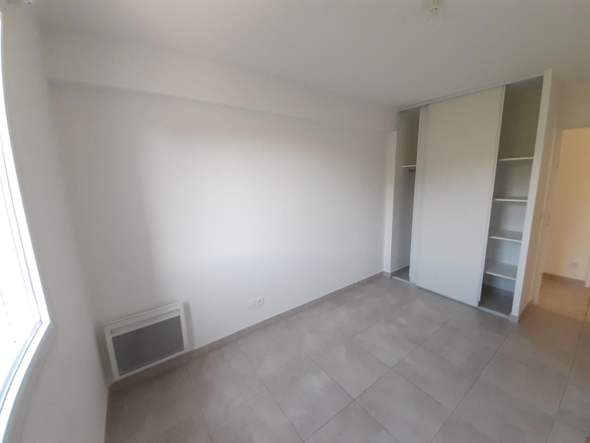 
																																							2 pièces - 
																																						1er étage - 39m² - 660,90 € - Photo #3
