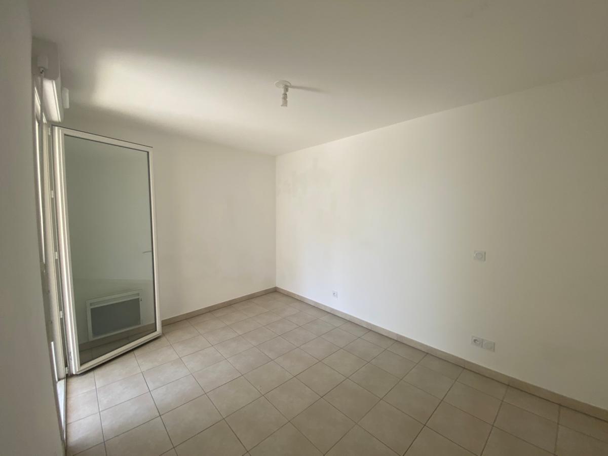 2 pièces - 2ème étage - 39m² - 702,29 € - Photo #3