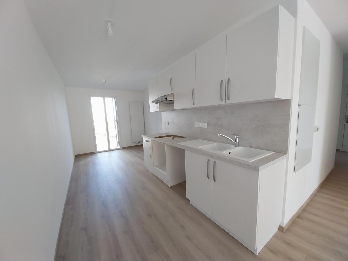 3 pièces - 3ème étage - 76m² - 999,52 € - Photo #2