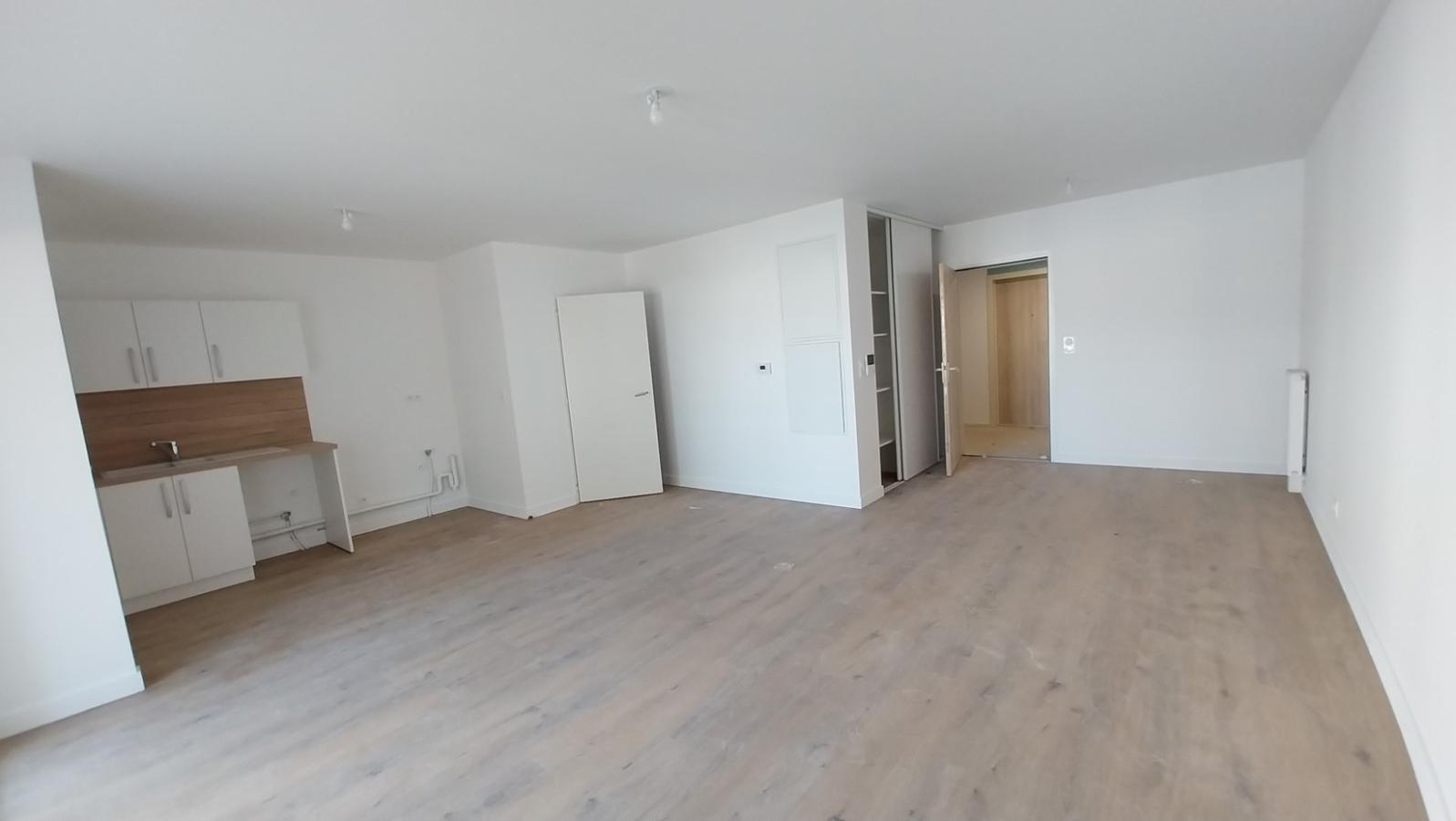 
																																							3 pièces - 
																																						1er étage - 66m² - 825,70 € - Photo #1