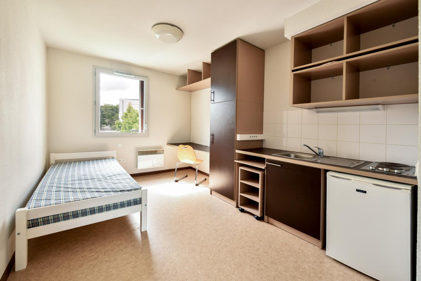 
																																							1 pièce - 
																																						1er étage - 18m² - 390,46 € - Photo #4