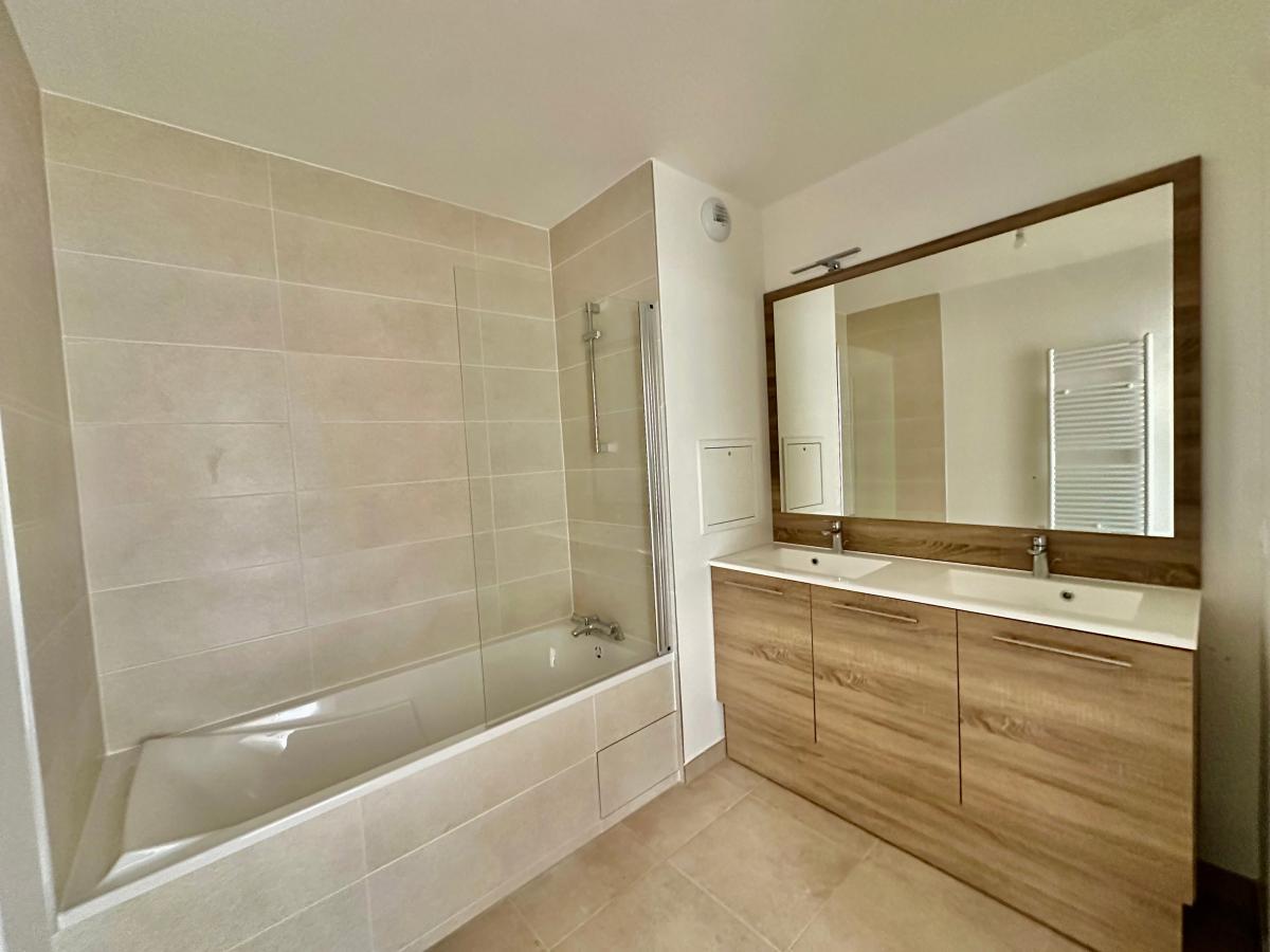 3 pièces - 1er étage - 61m² photo 2